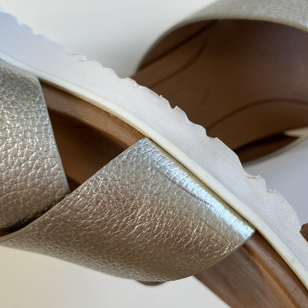UGG Kari Metallic Sandal 11 - Picture 11 of 11